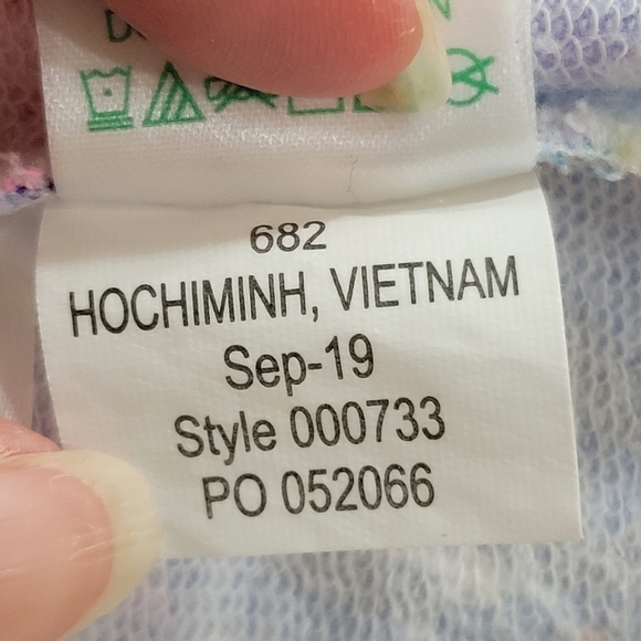 Lilly pulitzer UPF 50+ Skipper Popover in Periwinkle. - Picture 10 of 11